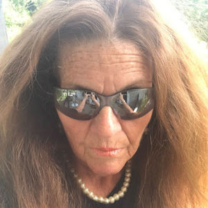 Meet your Posher, Elaine